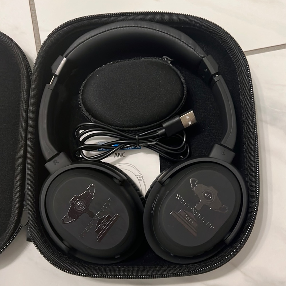 Black Noise Cancelling headphones